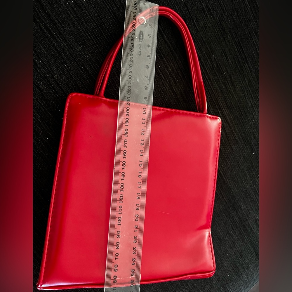 Little red bag. Fabulous & fun. 16cm x 17cm. Used. In a fabulous used condition - Picture 6 of 9